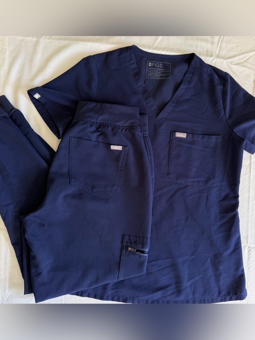 FIGS Women’s Scrubs in Navy